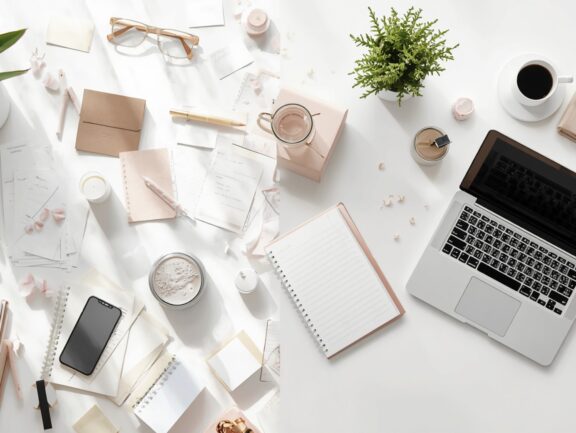 Sprytne rozwiązania na chaos – jak ogarnąć życie, gdy wszystko się sypie